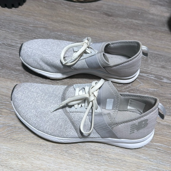 New balance grey running shoes size 8.5 - Picture 1 of 3